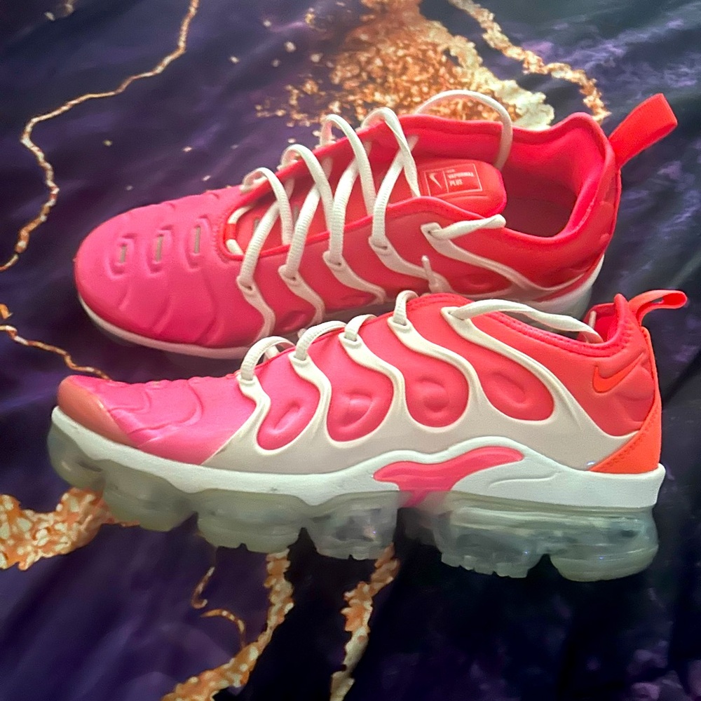 Women size 10 vapor max plus!